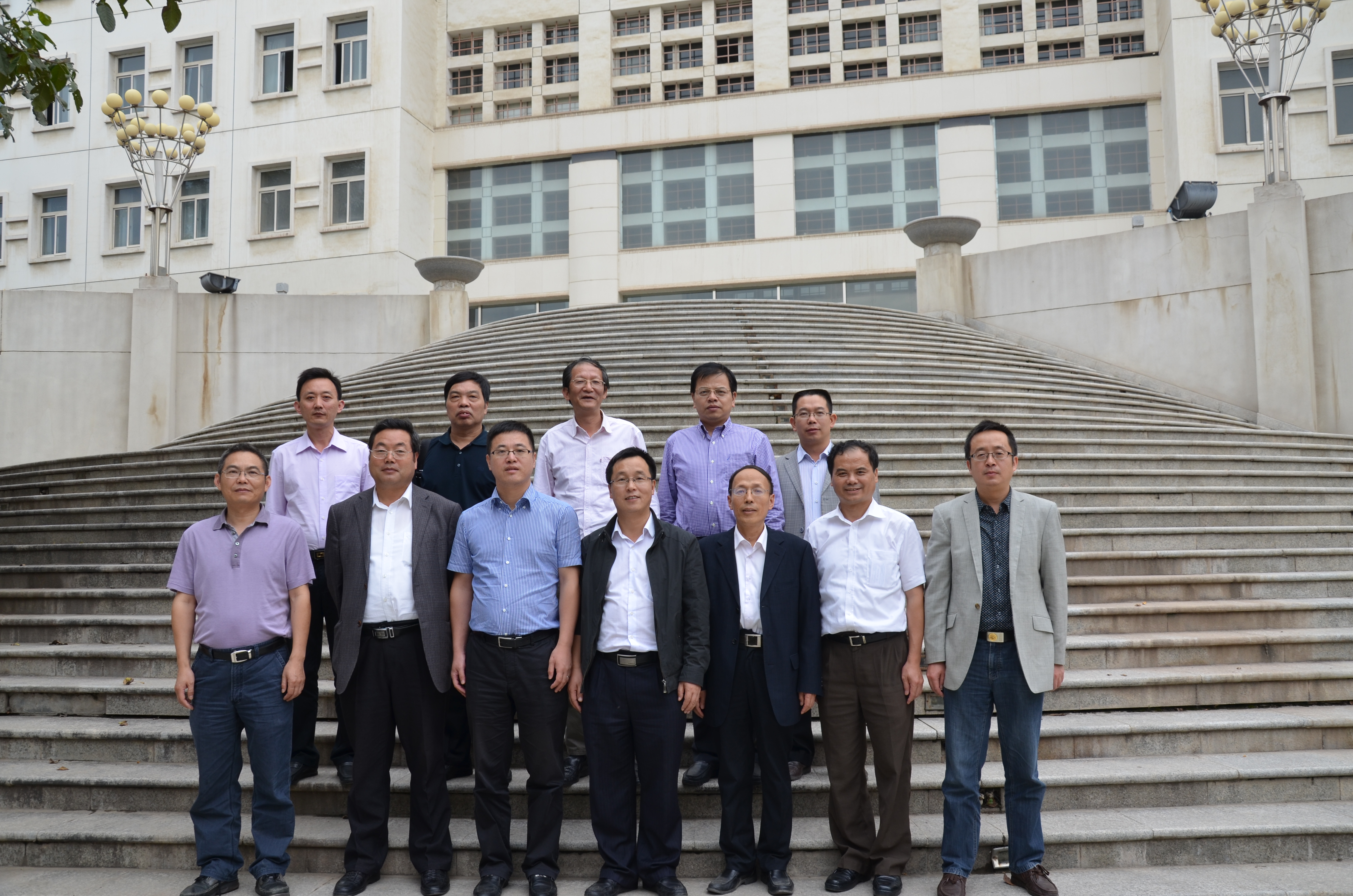 访兰州理工大学土木神州娱乐城合影